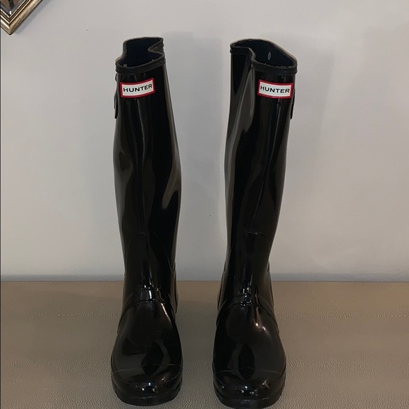Tall Hunter rain boots- great condition